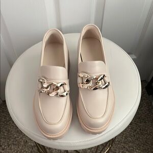 Elegant Cream Loafers with Gold Chain Accent